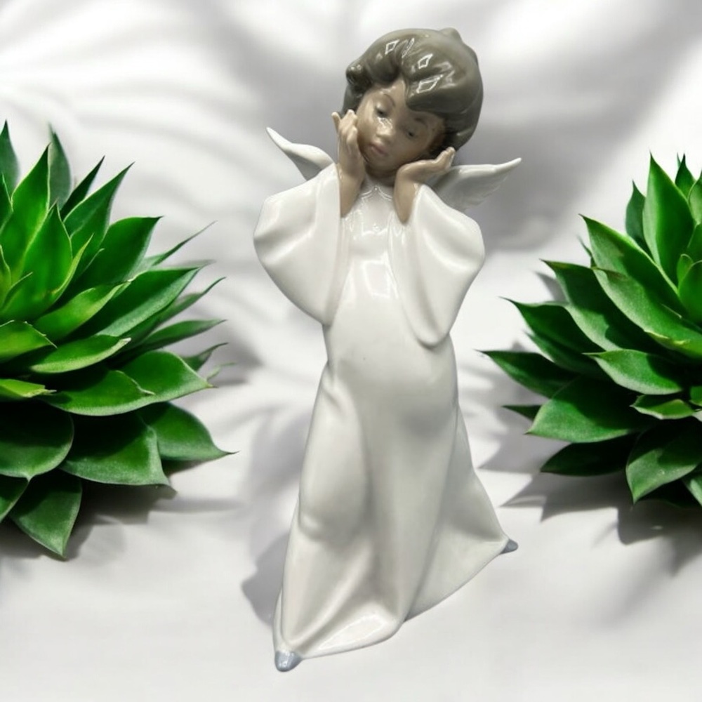 Lladró Mime Angel Figurine #4959 - Picture 4 of 16